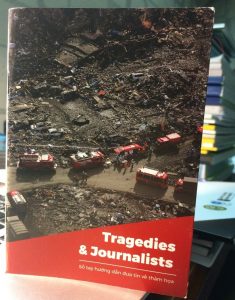 Cuốn sổ tay Tragedies & journalists là một cẩm nang hữu ích cho các bạn sinh viên sẽ là những nhà báo trực tiếp ra hiện trường đưa tin trong tương lai