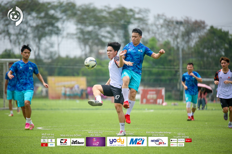 Cùng đặt mục tiêu có được ba điểm trong trận đấu đầu tiên, cả hai đội bóng FOC DNU và Trang TTĐTTH 24H (24H) đều nhập cuộc với quyết tâm cao nhất.