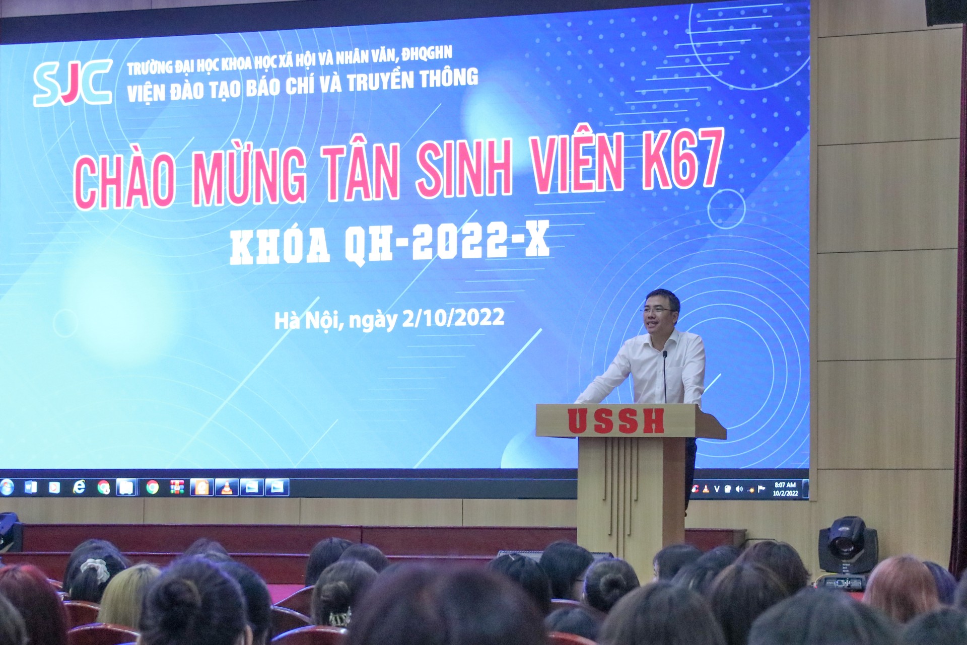 TS. Phan Văn Kiền phát biểu chào mừng K67